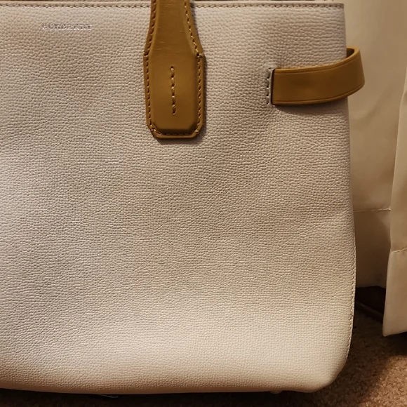 Burberry Banner Leather Tote Bag in Ivory with Tan leather details - Picture 6 of 16